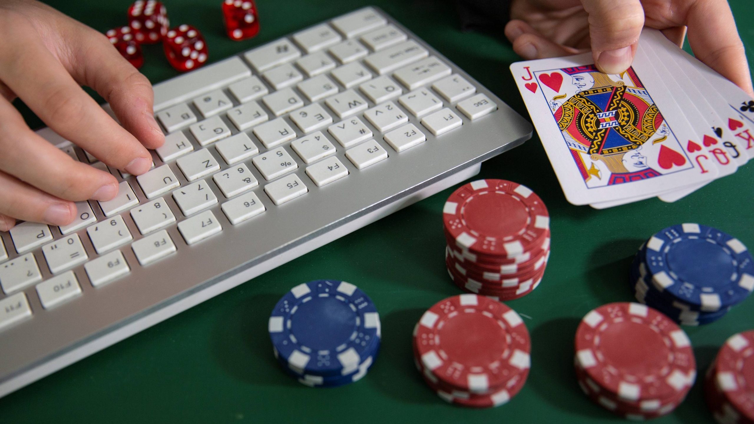 Exploring the World of Online Gambling Enthusiasts: More Than Just Luck